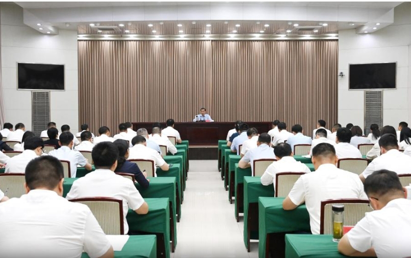 张超超围绕深入贯彻中央八项规定精神学习...